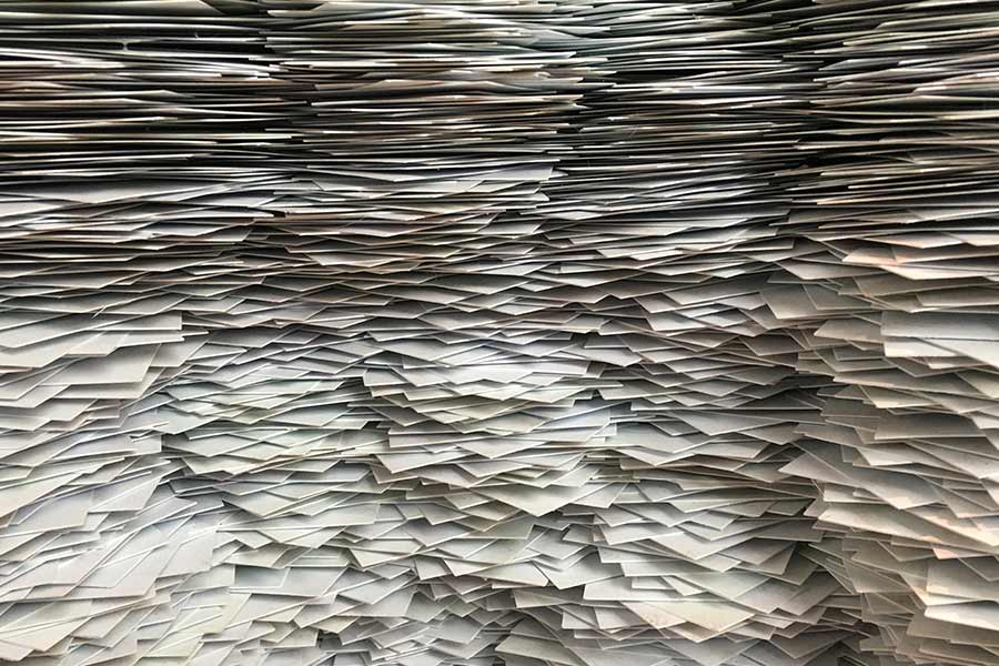 Folios amontonados en columnas